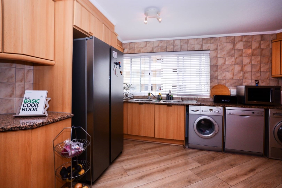 To Let 2 Bedroom Property for Rent in Bantry Bay Western Cape